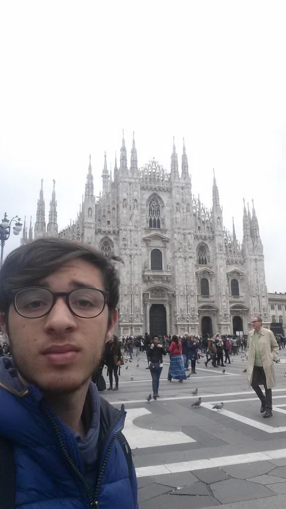 LilloFabrizio's tweet photo. #mollami #milantour #minchiazio https://t.co/WrKhD1eccU