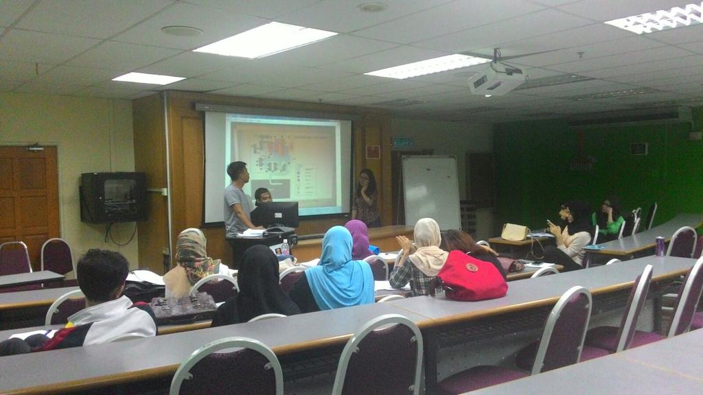 DiscoverBelum's tweet photo. Live update: meeting untuk projek #discoverbelum this november! Setiap biro tengah update progress #BONY2015 https://t.co/sL4YLFTqT2
