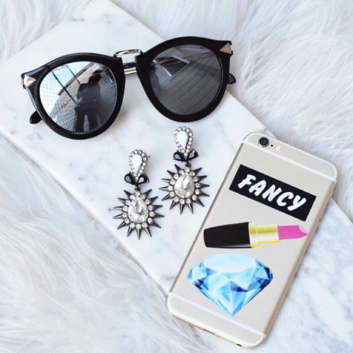 flauntcases's tweet photo. Feelin' #fancy today 💎💄 #STICKEMONALLYOURSTUFF #techdecals #idecoz https://t.co/NRwnMzdwEp