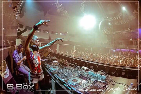 bboxdiscotheque's tweet photo. J - 3 @maevacarter @ B.Box Club pour Halloween ! La guerre ! #bbox #bboxclub #bboxdiscotheque #maevacarter https://t.co/gZpyy2EWjL