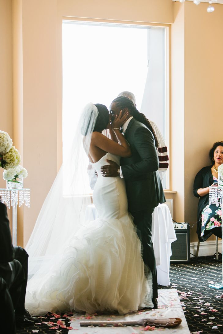 Classic White, Floor-Length Tulle Veil weddinginspiration.co/image/9422
