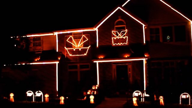 FOX4's tweet photo. Your favorite Halloween house can now 'Whip' and 'Nae Nae'... https://t.co/7Ifc1Kqjxq https://t.co/0k6AMJ9CtK