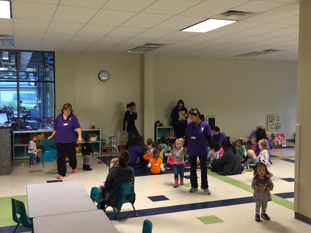 davidmullin18's tweet photo. Getting ready for #StoryTime with Miss @mishy1212 @pfvYMCA @HeatherRago #YouthDevelopment @ymca https://t.co/tE5nZyI51S