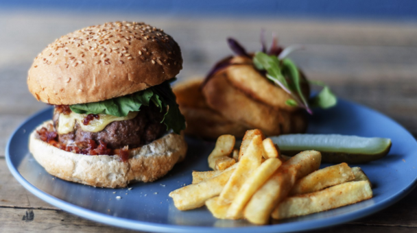 ZomatoSA's tweet photo. Tonight we're chilling at @ArcadeEmpire for acoustic night and THIS. Happy Hump Day. #LekkerPretoria #ZomatoMeetup https://t.co/TpWANls9mG