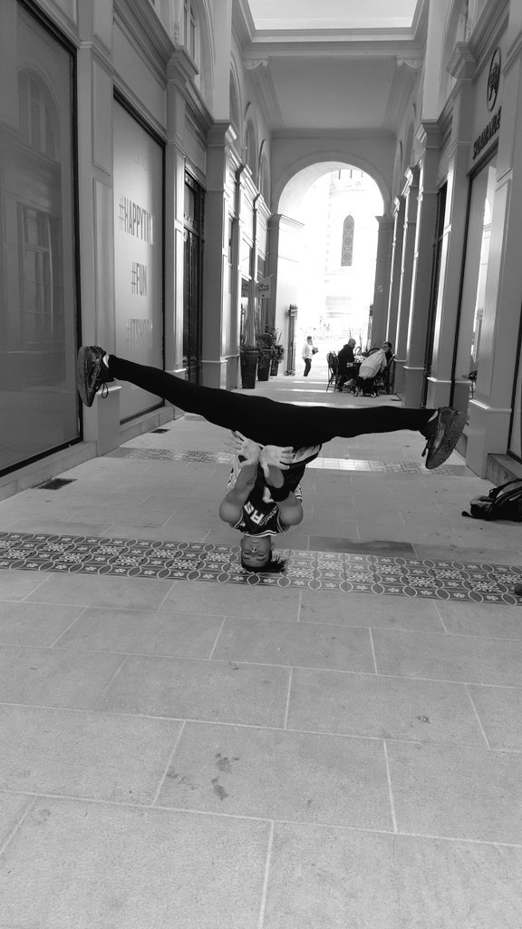 bboykid95's tweet photo. Good session Nantes #Nantes #training #session #bboy #bboyworld #NoJbebCrew https://t.co/NfXYOCkLkd