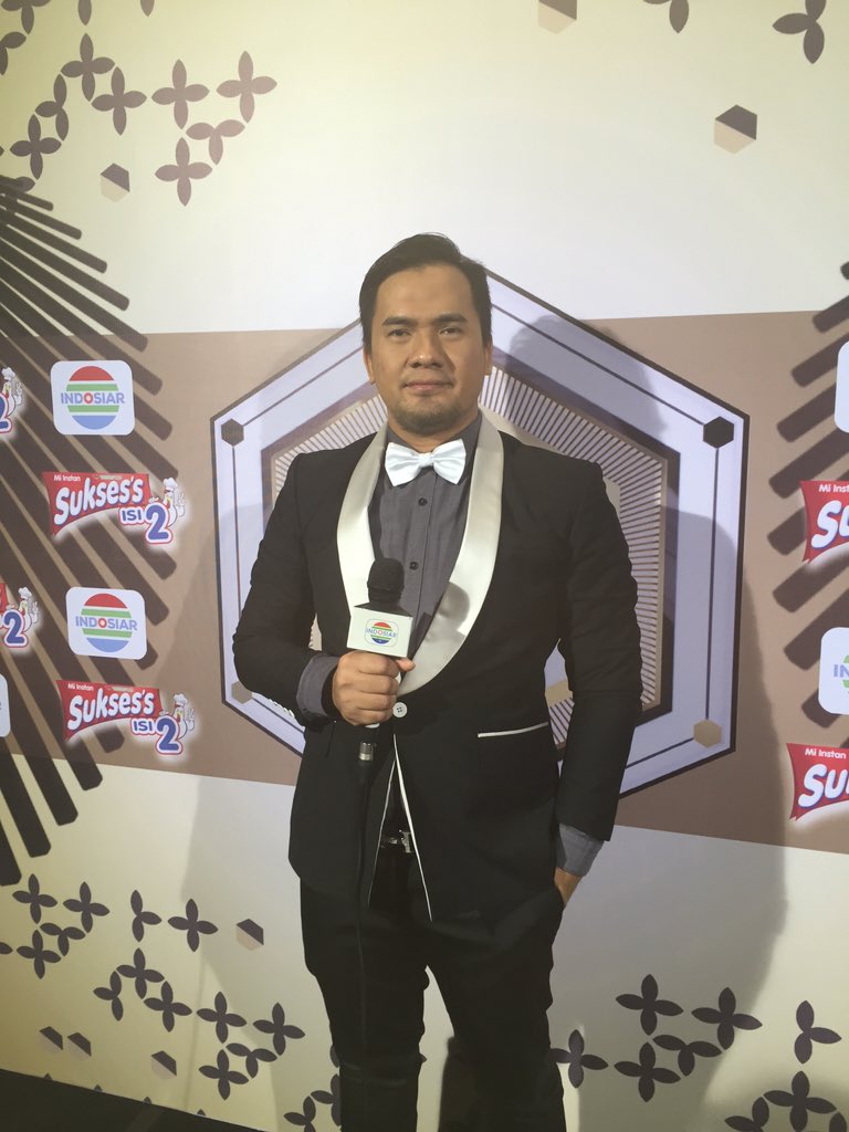 Indosiar's tweet photo. Cieee bang @saipul_jamil menang kategori penyanyi dangdut solo pria di #IndonesianDangdutAwards https://t.co/A3meqeeAMH