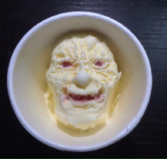 Size_Queen1123's tweet photo. They enjoy a serving of ice 'scream'. #WhatZombiesDoForFun 😆😨😱😱😱😎 https://t.co/VmmoMwFqyR