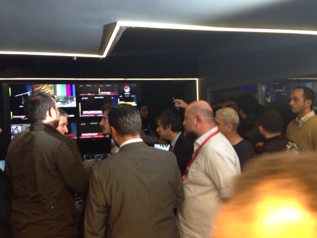 Önce biz çıktık Reji'den zorla Tarık toros çıkarıldı