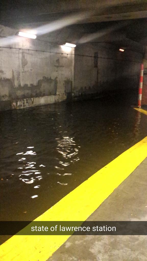 09raksha's tweet image. Flooding at lawrence station! #ONstorm #Torontorains #ttcproblems