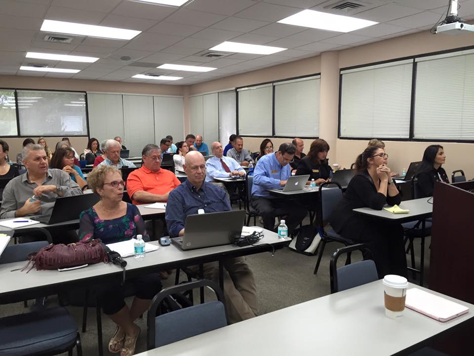 RealtyAssociate's tweet image. Top Producer session 1 is off to a great start! Wow a packed house. we still have spots open tomorrow.