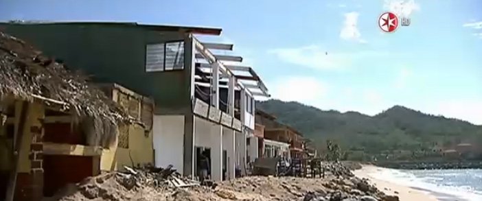 nmas's tweet photo. #Ahora en #PrimeroNoticias Reporte desde Barra de Navidad, #Jalisco: Recuento de daños por #Patricia https://t.co/vxVzMPkV3a