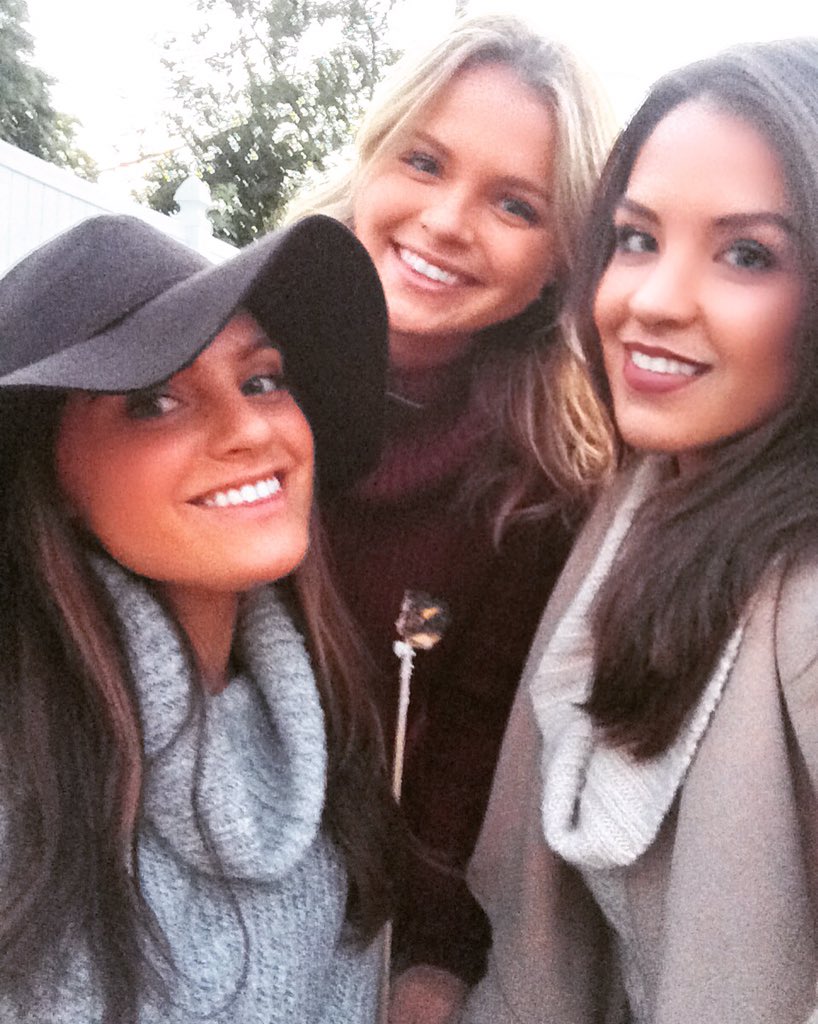 MisiaPiet's tweet photo. Fall festivities.@J_M_Freire https://t.co/l5BWB8OsXs