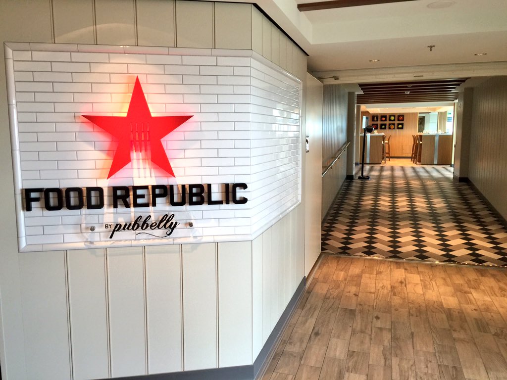 DucklingCruises's tweet photo. "COOL" That's what DirBusDevUK @NCLnickUK @NCL_UK @CruiseNorwegian thinks of #NorwegianEscape Food Republic #myclia https://t.co/gEi18BnZrB