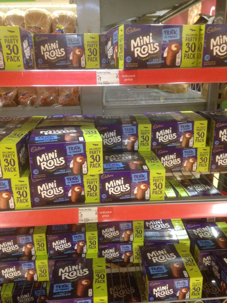 liamo92's tweet photo. Confused why there are 4 rows of mini rolls @ £1 &amp; scanned at £3 &amp; refused advertised price? @asda #SaveMoneyHow https://t.co/YYjFfuudBO