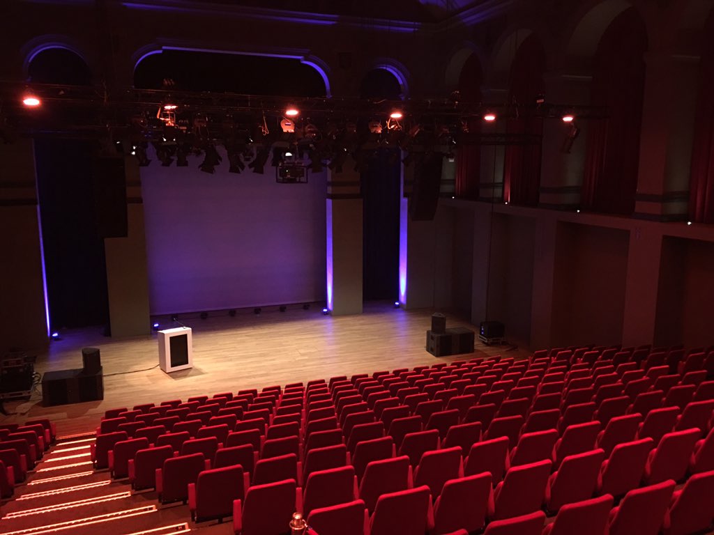 PepperLab2015's tweet photo. Een klein halfuur geleden zijn we gestart met onze eerste pepperlab! https://t.co/g6nJDSEWYE
