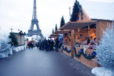 French0Fly's tweet photo. Enjoy the Christmas market and the illuminations in Paris from the 13. November ! #IESEGSMM #Parisismagic https://t.co/494xTH0uit