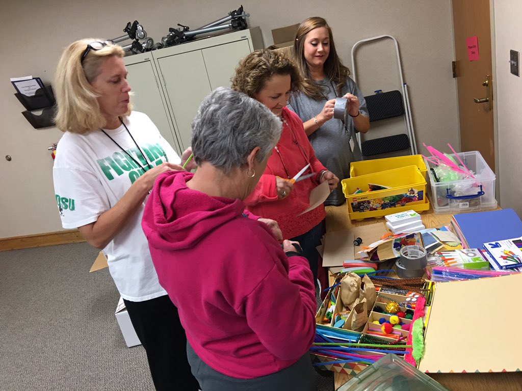 TechWendy's tweet photo. 5th grade teachers design challenge- a teacher chair for the future! @ShadesCahaba #scway #PDmadefun #PBL https://t.co/t2VlFds10O