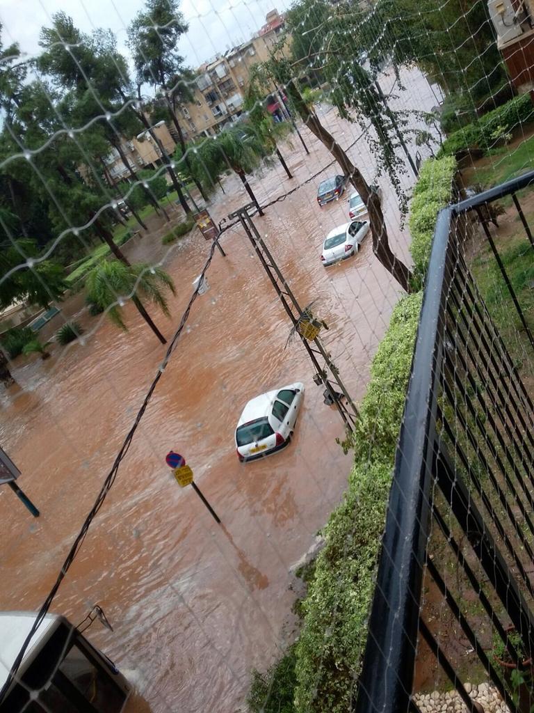 Gilikerimov's tweet image. Omg the weather going crazy 😮😯☔🌊 @IsraelNewsNow @Israel_News #kfar saba