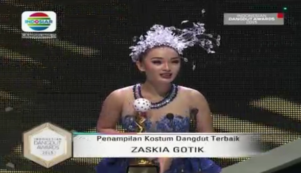 Indosiar's tweet photo. Selamat @Zaskia_Gotix memenangkan kategori penampil kostum dangdut terbaik #IndonesianDangdutAwards! https://t.co/3F9jFIBwzU