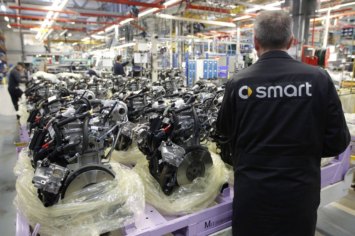 OuestFrance's tweet photo. #SmartFrance Deux syndicats sur quatre pour le retour aux 39 heures #economie #automobile https://t.co/AiyFULfYRJ https://t.co/SMLyUCLyNK