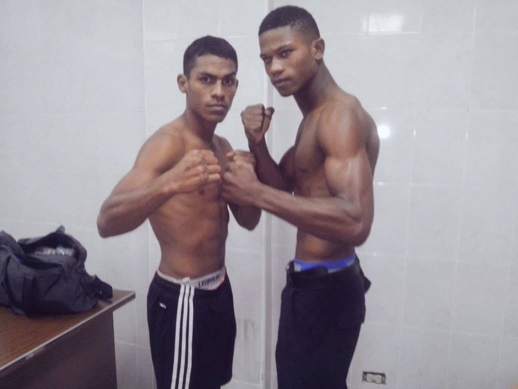 ponchitasboxeo's tweet photo. Núñez y Walters suben a la romana hoy a las 4PM en @Redlionpub_pty no pueden rebasar las 135 libras @eagonzalezg https://t.co/xyeF8xkgwK