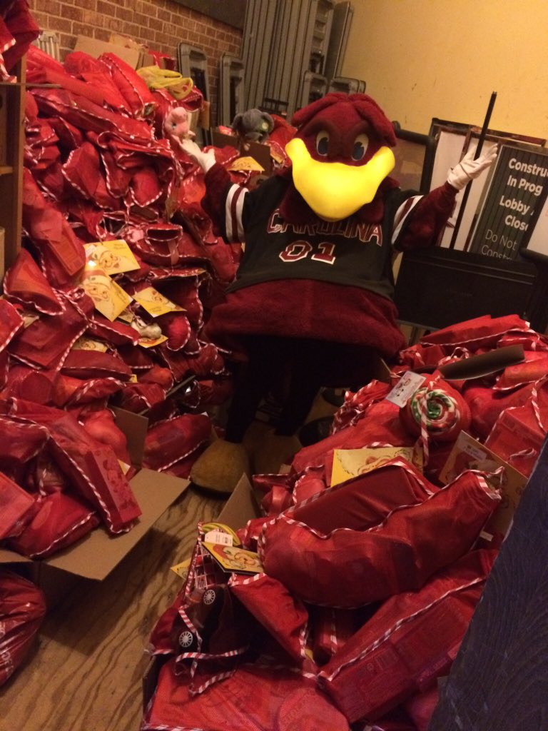 UofSC_LSC's tweet photo. #CarolinaCares is here! Come learn more about it at Carolina Cares Fest, 11-2 in the LSC! #UofSCServes @uscCSC https://t.co/Hi6Y4z1OzT