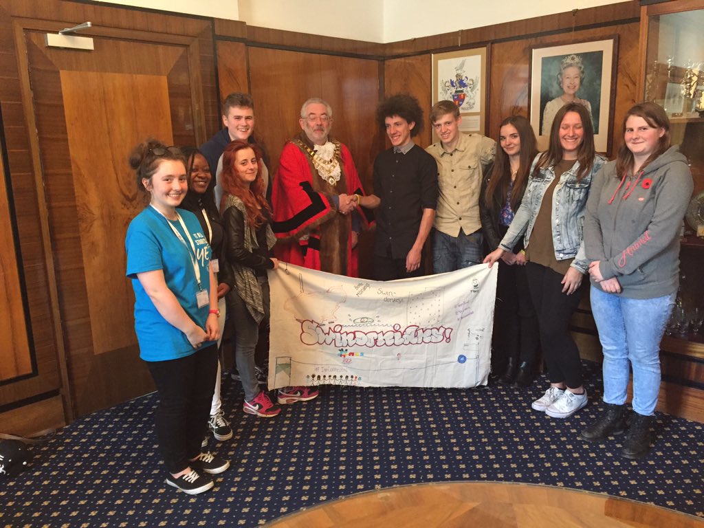 TTeamleader's tweet photo. POSING WITH THE MAYOR OF SWINDON #iamconnected #ncs #itallstartsatyes https://t.co/hrzSxfzf3J