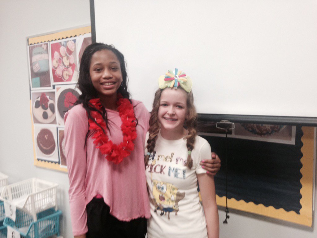 Renner_SFL_LM's tweet photo. Looking tacky in Mrs. Thompson's room # Renner Tacky Day https://t.co/ccxxb5N8w9