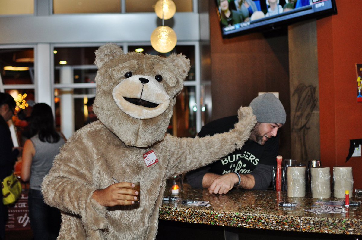 best pic of the night! <a href="/yelpcharlotte/">Yelp Charlotte</a> <a href="/MMCltUptown/">Mellow Mushroom</a> A bear walks up to the bar....