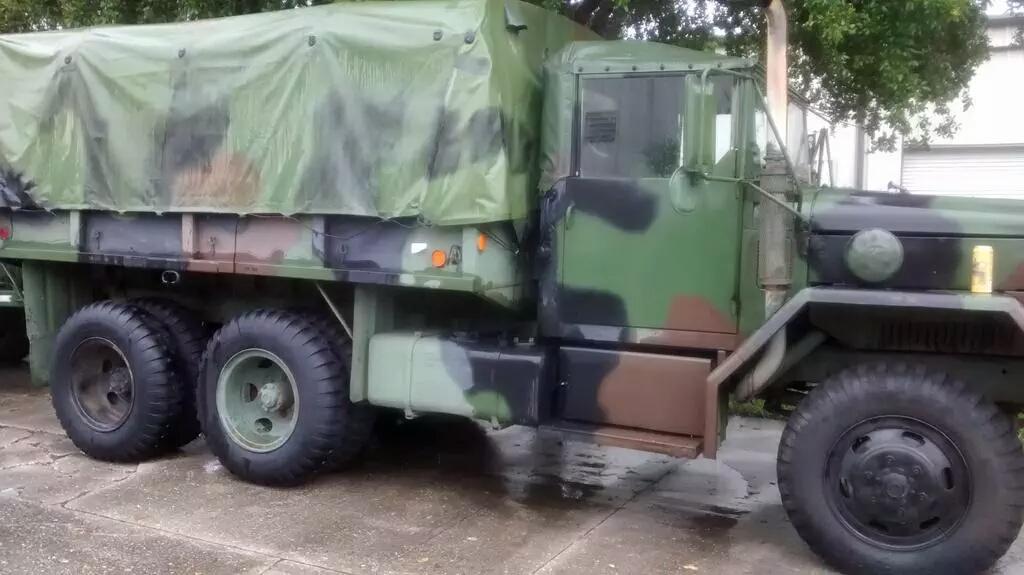 DeadXRadio's tweet photo. #DeadXRadio has an army truck...and a hearse, ambulance, van.... https://t.co/iVng7UWfLZ