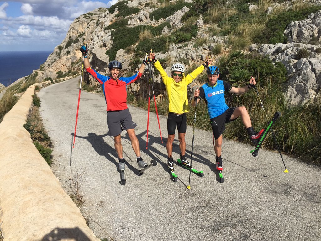 RevistaTrailRun's tweet photo. Seguimos en Mallorca. Hoy primera lección sobre rollers para @DepaRunner con @pererullan y @manuelrullan de masters https://t.co/CX9oFGKuAj