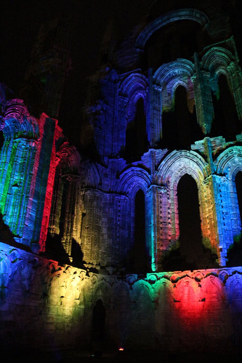 See the dramatic illuminations @WhitbyAbbey from tonight until Saturday. Booking is advised! ow.ly/TX3vH