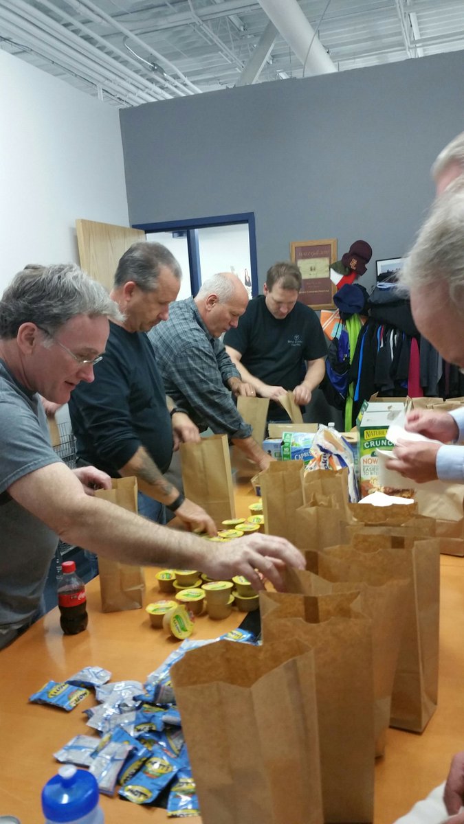 StPaulLSRC's tweet image. 7Corners Printing made 70 healthy snack packs at United Way campaign kickoff for  Hallie Q Brown #next100 #1u