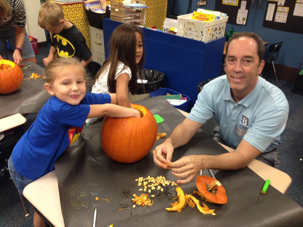 QCandoers's tweet photo. @QCandoers @WESTWOOD_ELEM #friendswoodlearning    Pumpkin carving in Mrs. Quigley's class! https://t.co/c0HBme5yDV