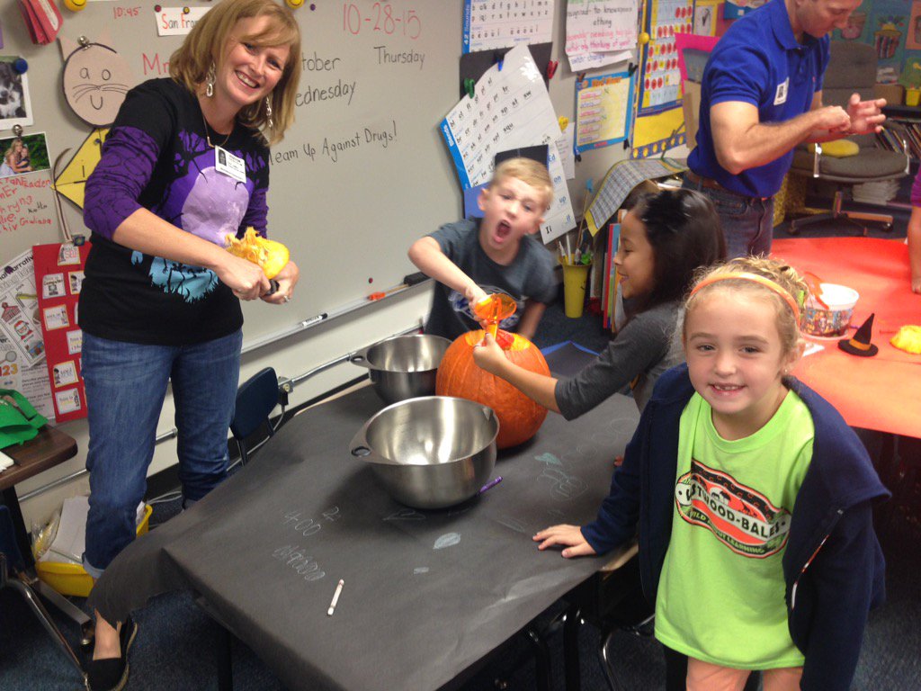 QCandoers's tweet photo. @QCandoers @WESTWOOD_ELEM #friendswoodlearning    Pumpkin carving in Mrs. Quigley's class! https://t.co/c0HBme5yDV