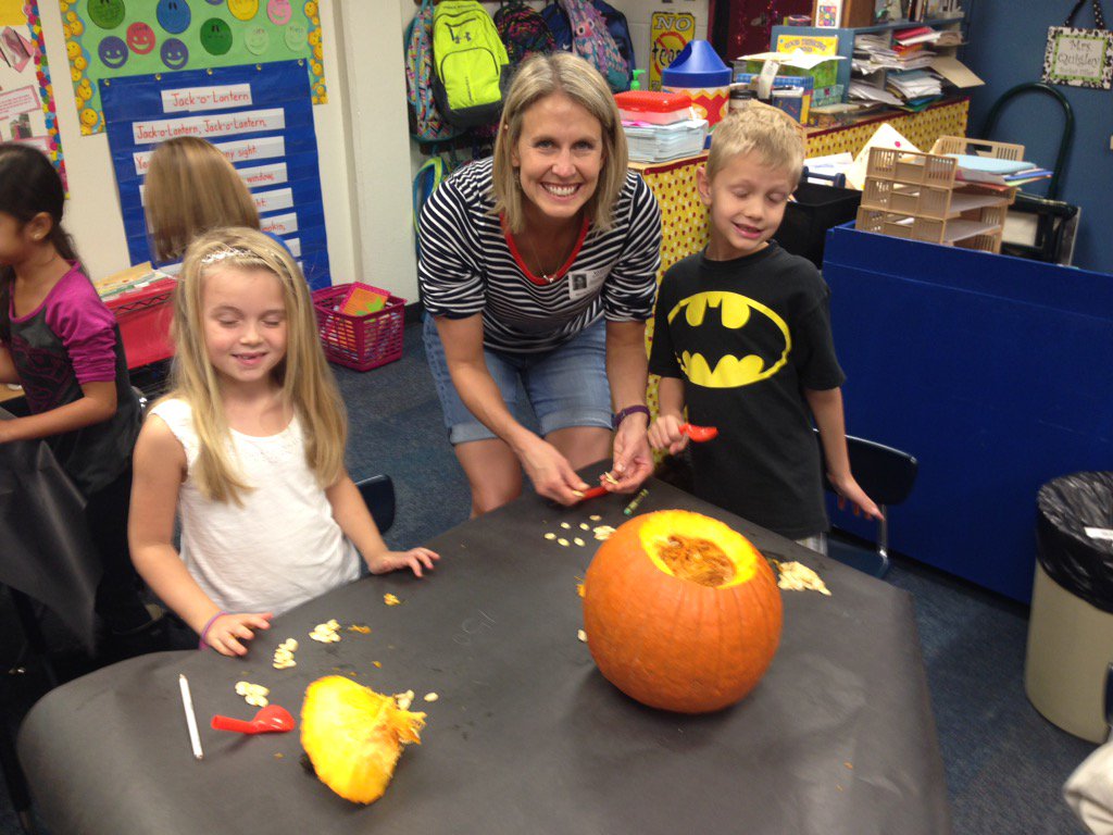 QCandoers's tweet photo. @QCandoers @WESTWOOD_ELEM #friendswoodlearning    Pumpkin carving in Mrs. Quigley's class! https://t.co/c0HBme5yDV