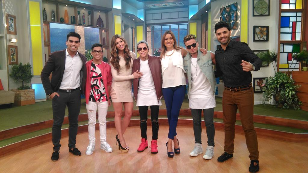 portadas_vv's tweet photo. ¡Nos encantó la presentación de @GustavoElis y La @MelodiaPerfect en #Portadas! Clic en FAV❤ si te gustó. https://t.co/QFpID0KatB