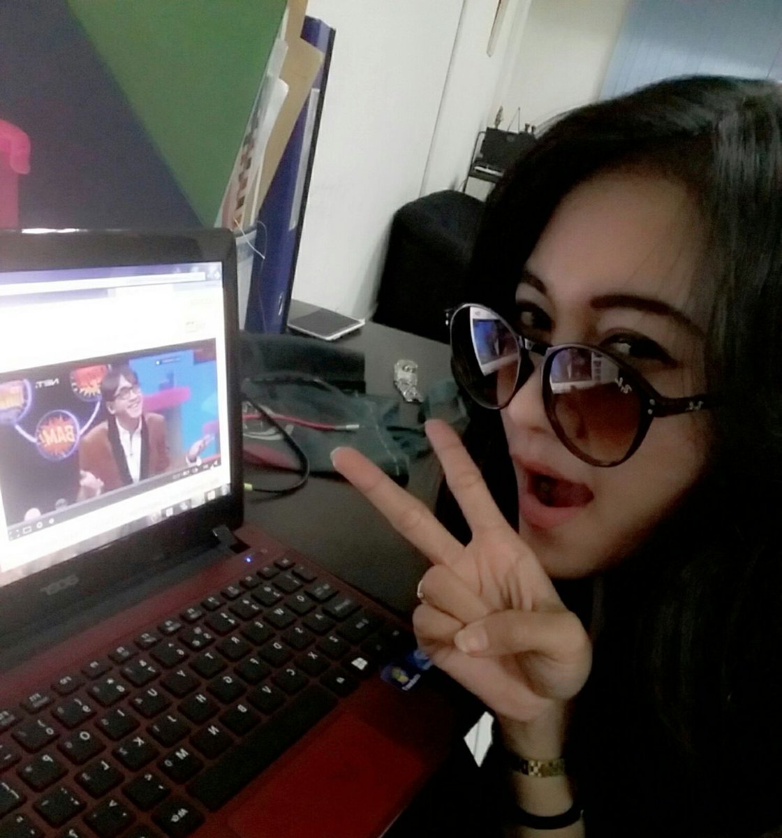 CeklyPutri's tweet photo. @TheComment_NET @smartfrenworld @Andre_Jege Jawabannya A. 10 jam kyaaaaaaaa #TheCommentAndromax #GoForIt https://t.co/dnfco6BOoe