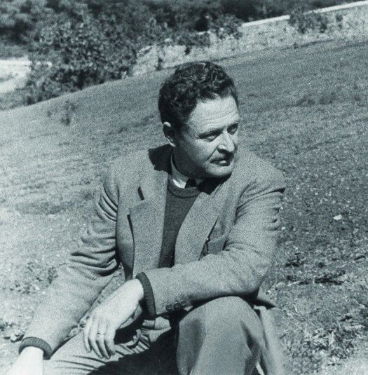 iyitweet's tweet photo. "İnsan birisiyle yaşlanmalı, birisi yüzünden değil." 

/Nazım Hikmet/ https://t.co/UiQiz87GaM