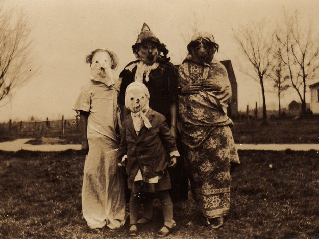 UnNervedHaunt's tweet photo. These costumes from the past are terrifying! #Halloween #scary #costume #terrifying #forgottenfears https://t.co/cT3QY3h098
