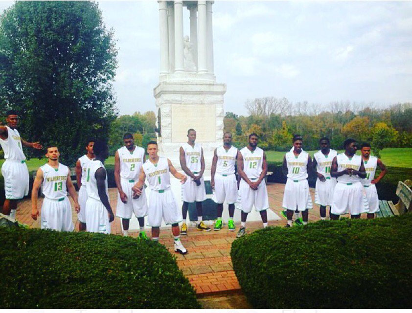 WUBASKETBALL's tweet photo. 2 days the season is here #wunation https://t.co/ZkF4m5pQfK