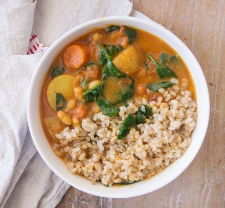 DeliciouslyElla's tweet photo. The warming winter curry on the blog is such a great one to try for a filling wintery dinner https://t.co/faU9jFckww https://t.co/4kviqNIrKl