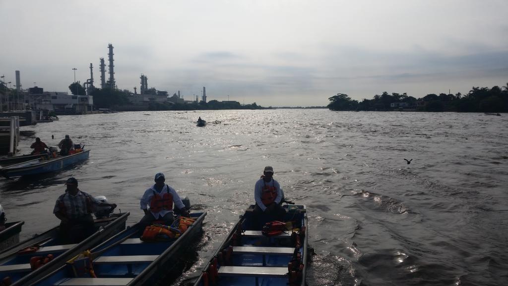 ManuelEscalera's tweet photo. Buenos días desde #Minatitlán ya listos para darle con #ActitudPositiva al trabajo #MiercolesDeGanarSeguidores https://t.co/geGyO7S1wd