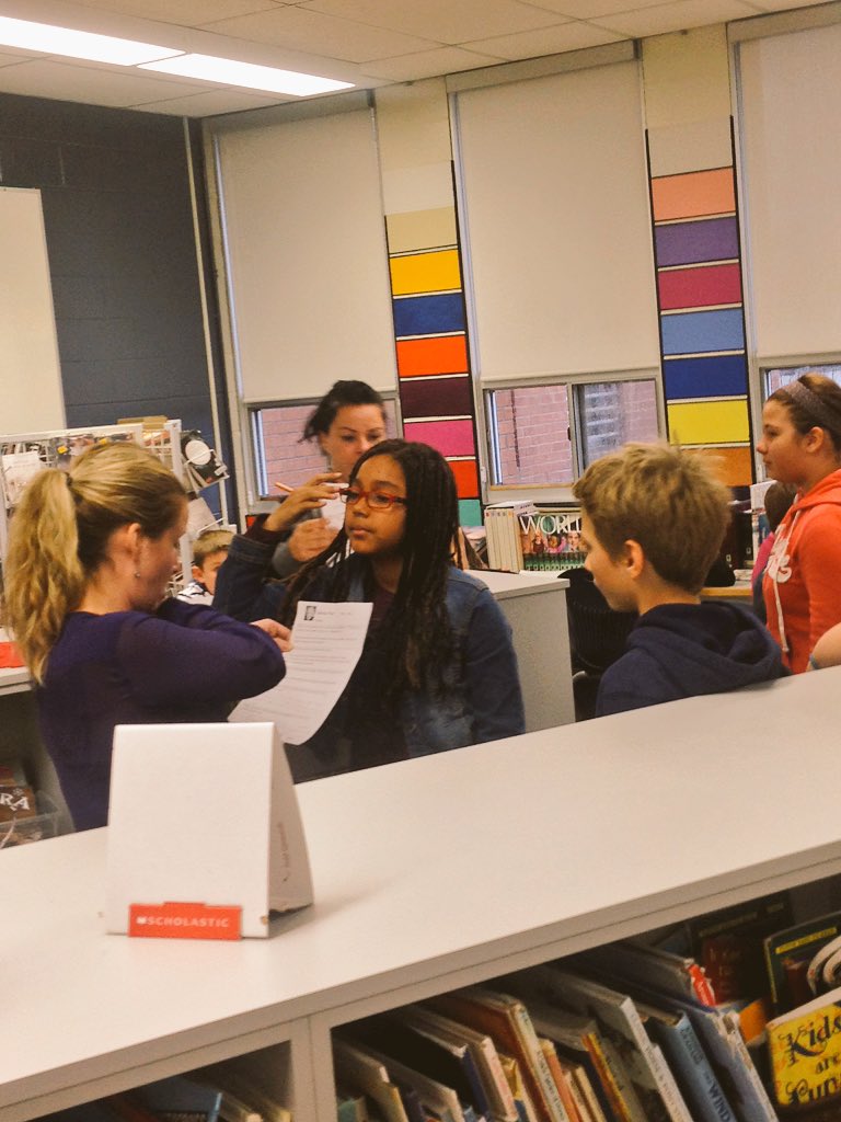 HPEDSB_POW's tweet photo. The Learning Commons is buzzing today with different learning experiences happening! #learningbuddies #geniushour https://t.co/HBVBTunk6C