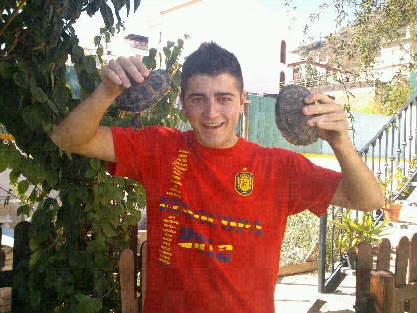 VdeBorrachos's tweet photo. Bueno, pues estos son los fichajes para la liga de fútsal de V' FS: 😂😂😂😂⚽⚽⚽📒 https://t.co/P9aXG6Rzck