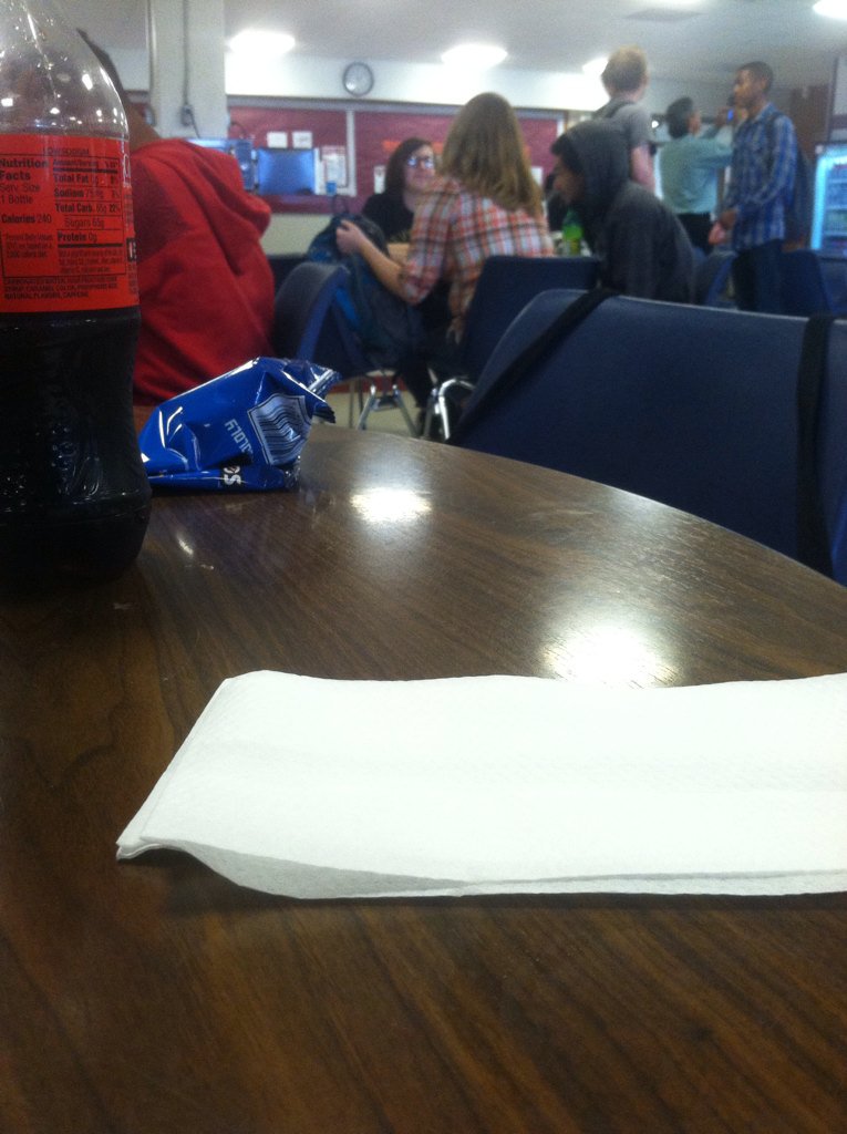 killulis's tweet photo. Love eating lunch with my friends ❤️💔 https://t.co/k85l97FmJH