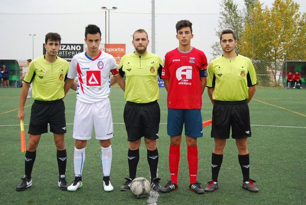 arbitrExt's tweet photo. Jornada 8, DH Juvenil, 24/10/15, DIO-MAJ:
A - Pache Amaya (foto con capitanes)

Vía @cddiocesano https://t.co/TXFblcCbKt
