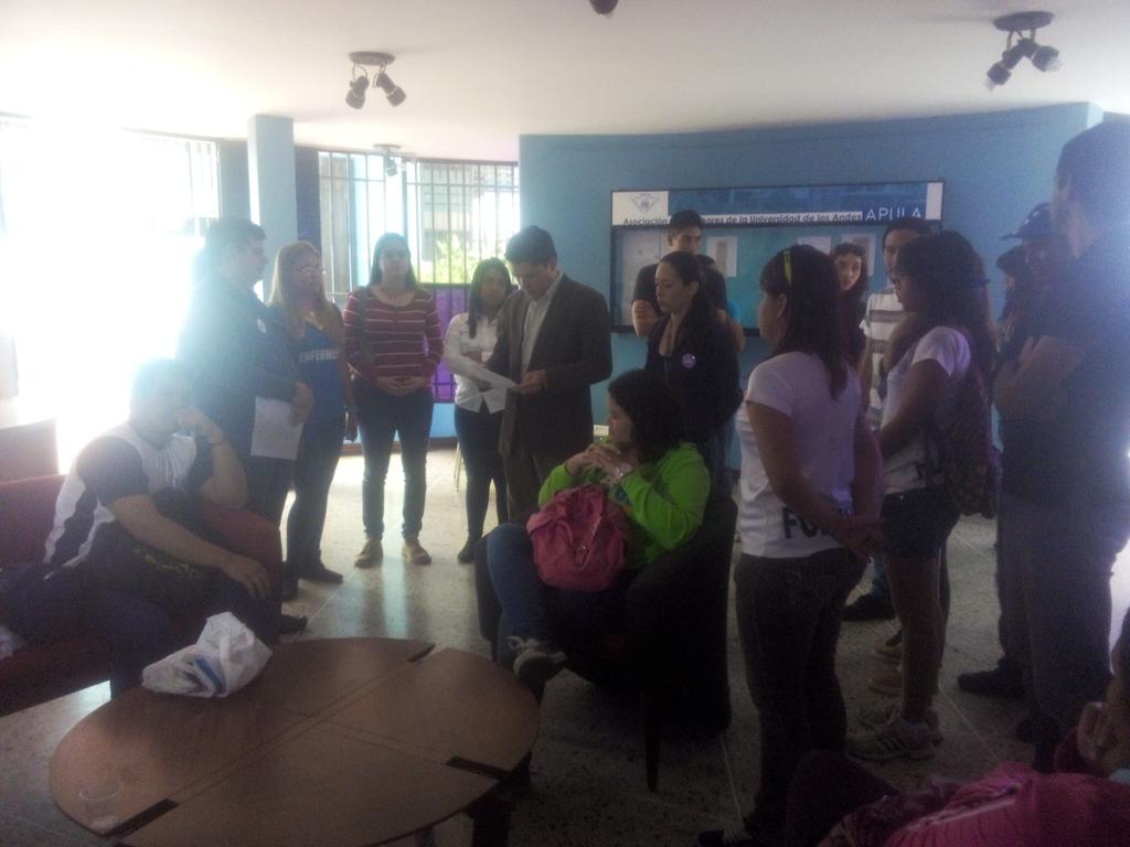 MovF1's tweet photo. @MovF1 No nos retiraremos de las instalaciones hasta no obtener respuesta positiva https://t.co/ITePIJzK4a