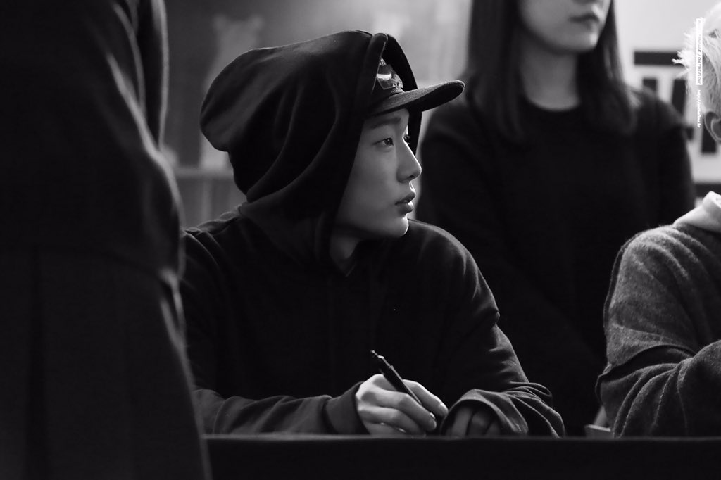 ontheflow_b's tweet photo. 📷 Index up 
분위기로 여의도를 씹어드셨지🤓
https://t.co/8CXEZuphzk
#바비 #BOBBY #김지원
#ontheflow https://t.co/BNkTN9mTgG