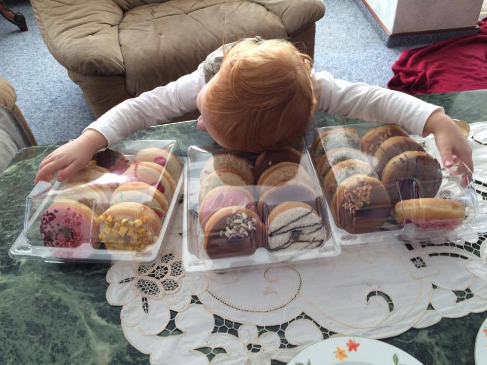 HappyDonazzCo's tweet photo. "Alle mein!" 
#kids #donuts #happydonazz #chocolat #love #musthave #food #loveit #thatsit #sweet #doit #donazz https://t.co/VkDTj5ZL6J